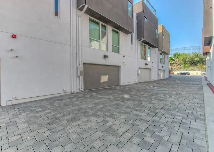 Chic Silver Lake Oasis With Breathtaking City Skyline Views, Private Rooftop & Garage