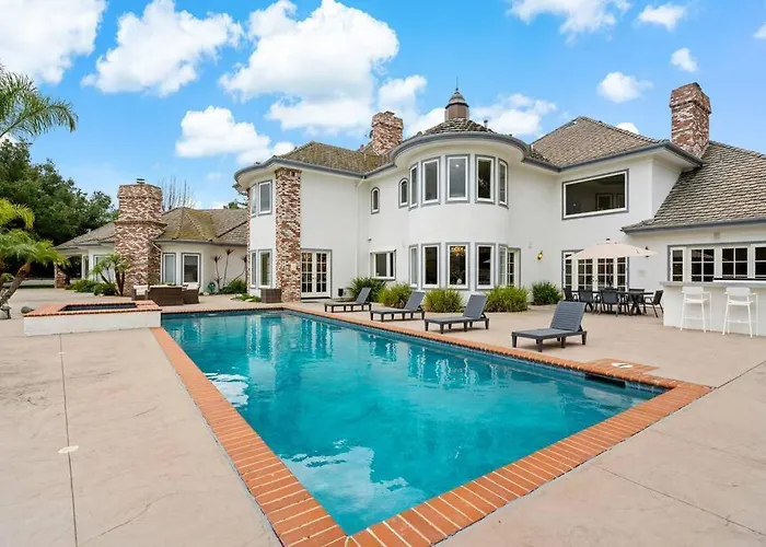 Luxury Oasis With Panoramic Views