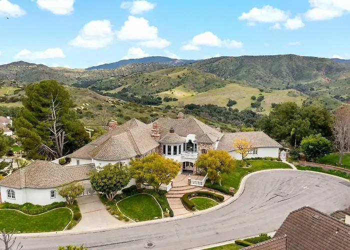 Luxury Oasis With Panoramic Views