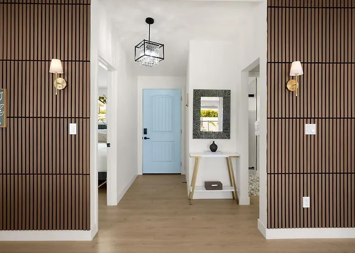 Stylish 5 Bedroom Villa With Pool Near Disney - Luxury Family Retreat
